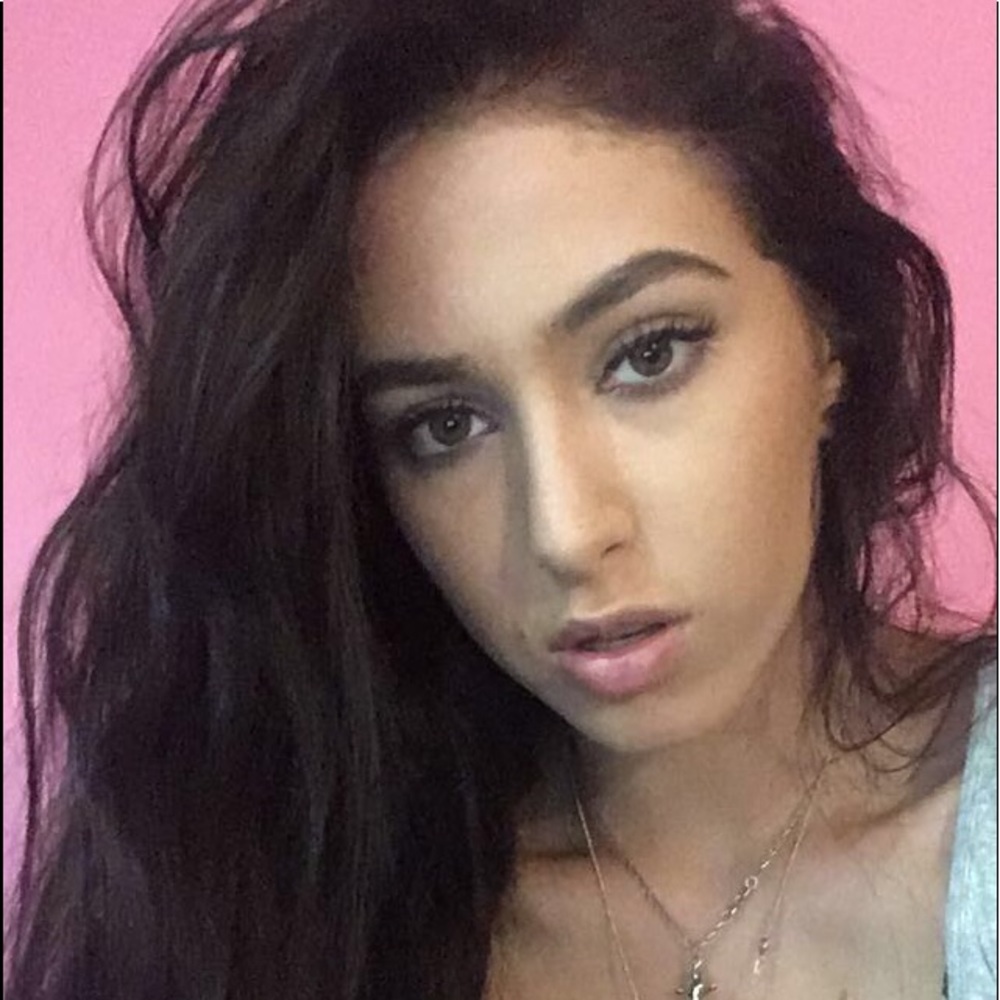 Meet your Posher, Claudia